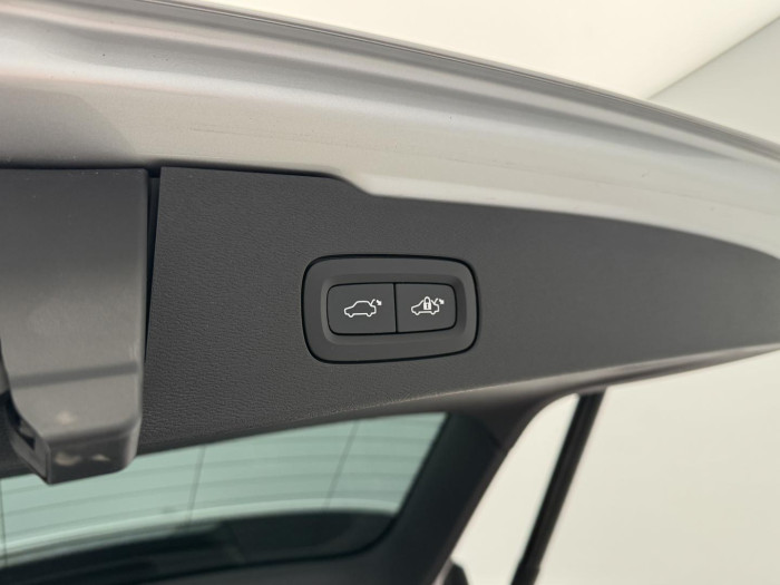 Volvo V60 B4 INSCRIPTION AUT REZERVACE