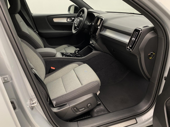 Volvo XC40 B3 DARK PLUS AUT CZ