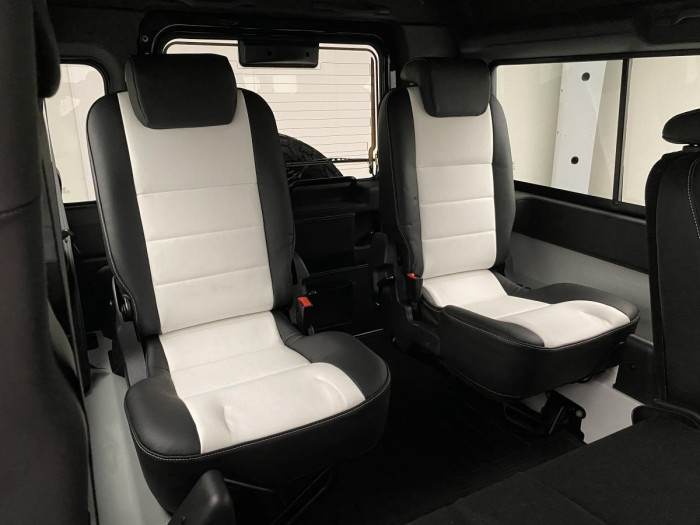 Land Rover Defender WORKS V8 TROPHY II 1 z 25 5.0 V8