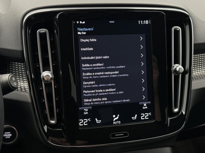 Volvo XC40 B4 AWD R-DESIGN AUT 1.maj CZ