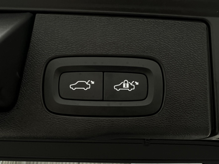 Volvo XC60 B4 AWD PLUS DARK AUT 1.maj.