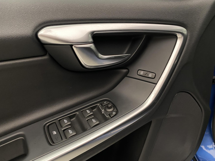 Volvo V60 T5 R-DESIGN AUT CZ