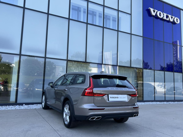 Volvo V60 CROSS COUNTRY B4 AWD Aut 1.maj