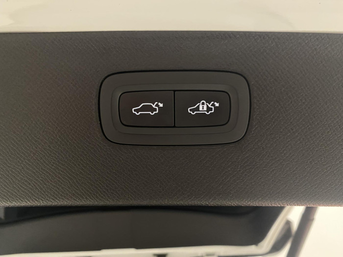 Volvo XC90 B5 AWD R-DESIGN AUT CZ