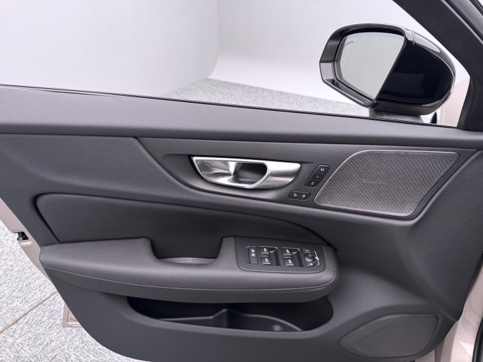 Volvo V60 T6 AWD Plug-in DARK PLUS