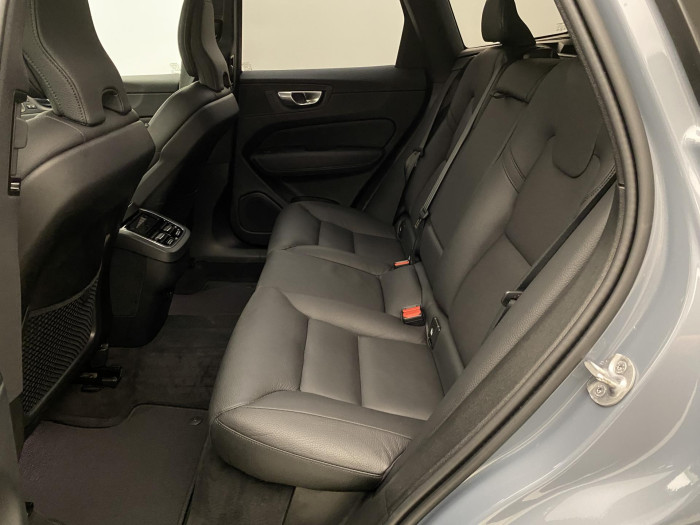 Volvo XC60 B4 AWD PLUS DARK AUT 1.maj