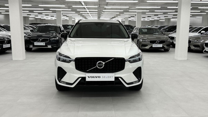 Volvo XC60 B4 AWD PLUS DARK REZERVACE 2.0 Plus