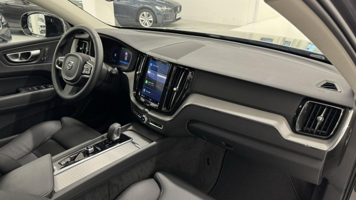 Volvo XC60 B4 PLUS DARK REZERVACE 2.0 Plus