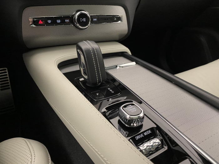 Volvo XC90 B5 AWD R-DESIGN AUT REZERVACE