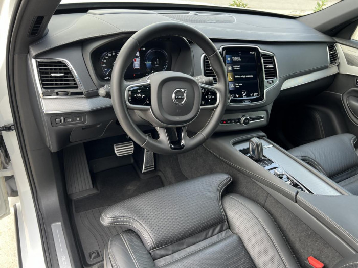 Volvo XC90 T8 AWD R-DESIGN 7 MÍSTNÁ Aut