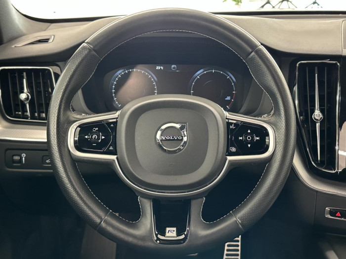 Volvo XC60 D5 AWD R-DESIGN AUT REZERVACE 2.0 d