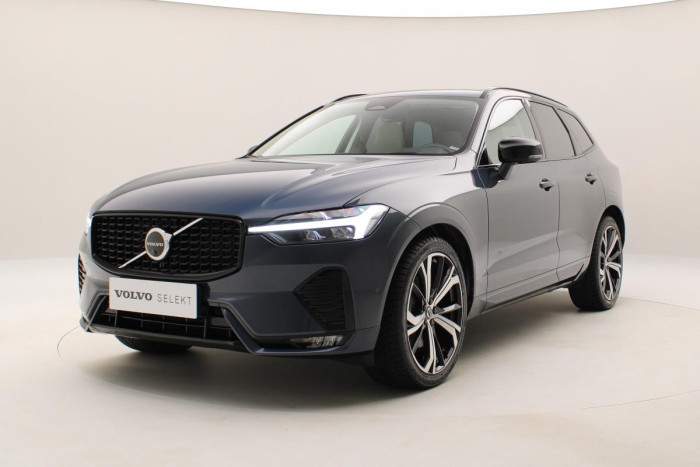 Volvo XC60 B4 AWD ULTIMATE DARK REZERVACE