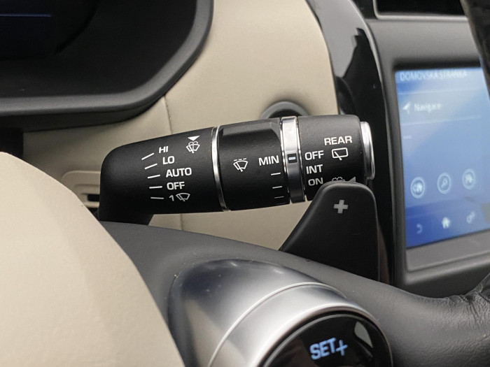 Land Rover Discovery 3,0 SD6 AWD SE AUT REZERVACE 3.0 SE