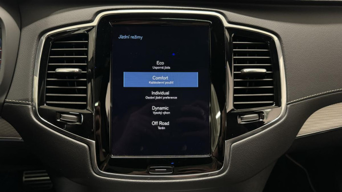 Volvo XC90 B5 AWD R-DESIGN AUT REZERVACE