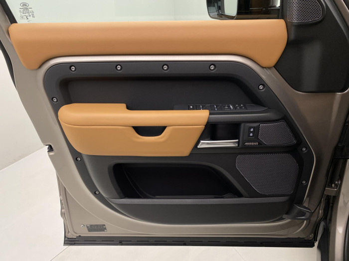 Land Rover Defender 110 P525 V8 EDITION AWD AUT CZ 5.0 V8 Edition