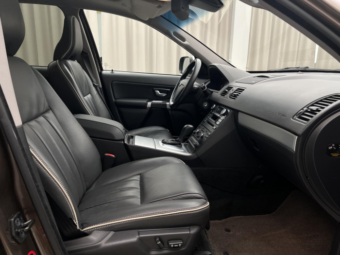 Volvo XC90 D5 AWD SUMMUM 7MÍSTNÁ AUT 2.4 d Summum