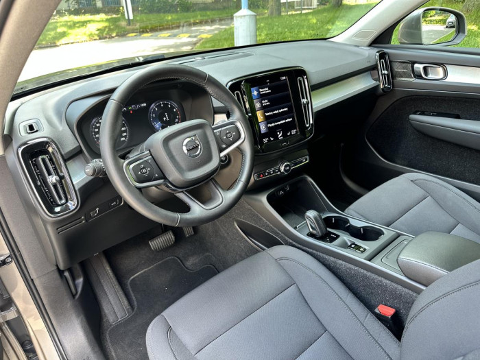 Volvo XC40 B4 AWD MOMENTUM ADVANCED 1.maj 2.0 Momentum