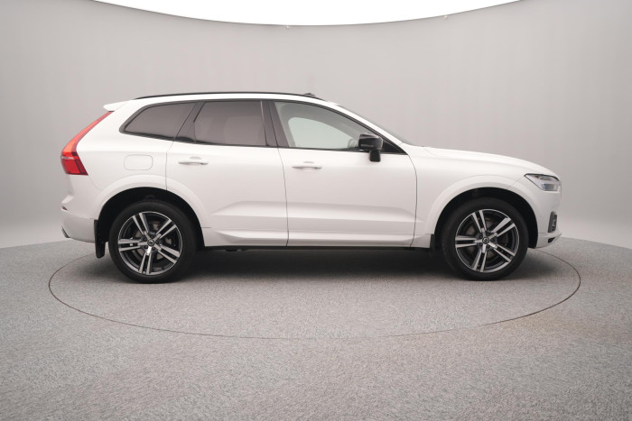 Volvo XC60 T8 AWD RECHARGE REZERVACE