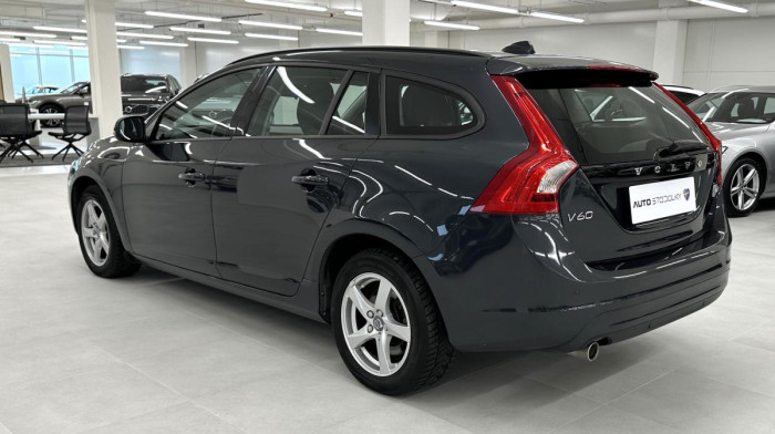 Volvo V60 D2 KINETIC NAVIGACE REZERVACE 2.0 d