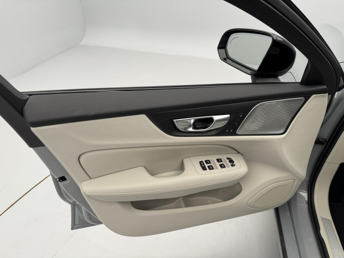 Volvo V60 T6 AWD Plug-in H. DARK ULTRA