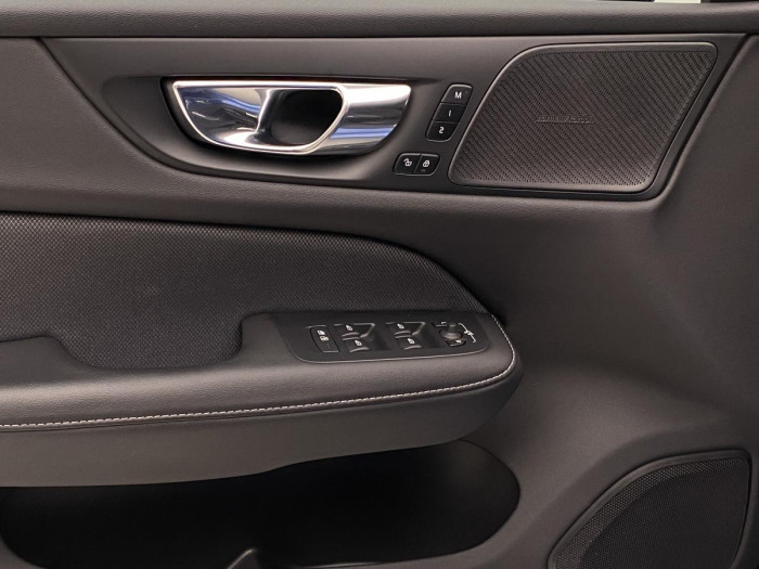 Volvo V60 T8 AWD R-DESIGN AUT REZERVACE