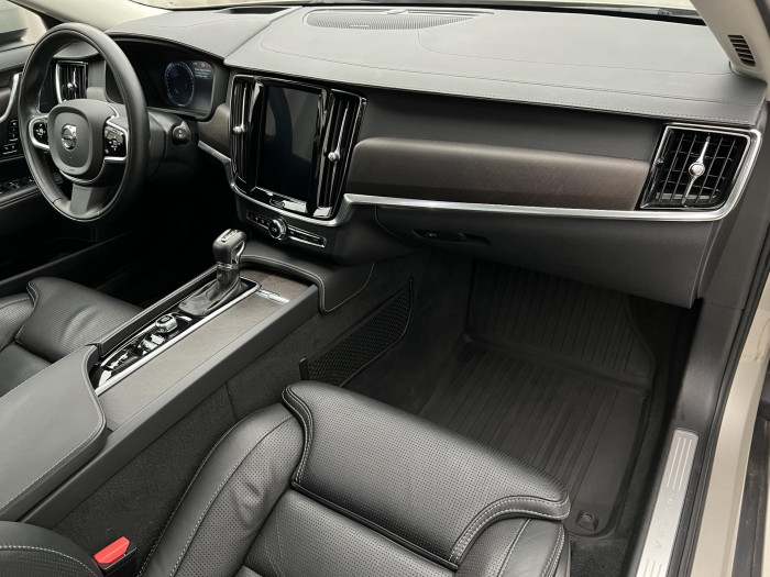 Volvo V90 CC D5 AWD PRO AUT CZ 2.0 d CC CC
