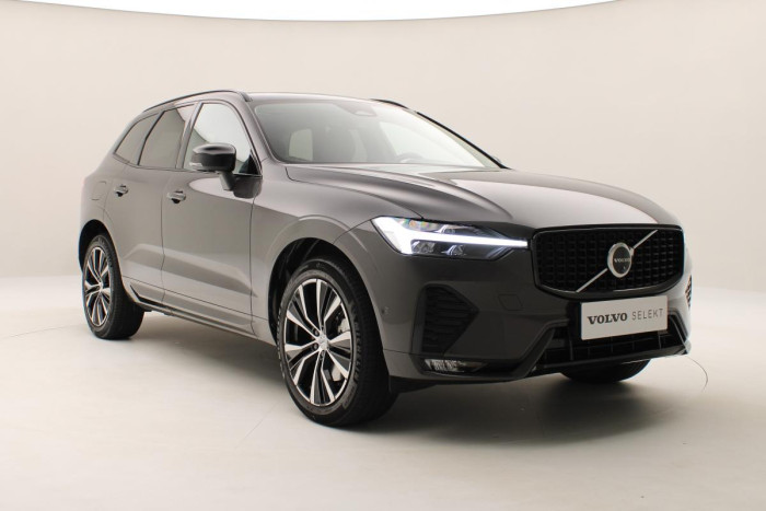 Volvo XC60 B4 AWD DARK ULTIMATE REZERVACE