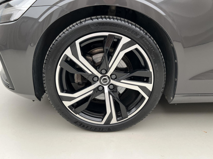 Volvo V60 B4 PLUS DARK AUT 1.maj.