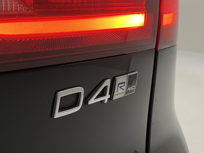 Volvo V90 D4 AWD R-DESIGN REZERVACE 2.0 d