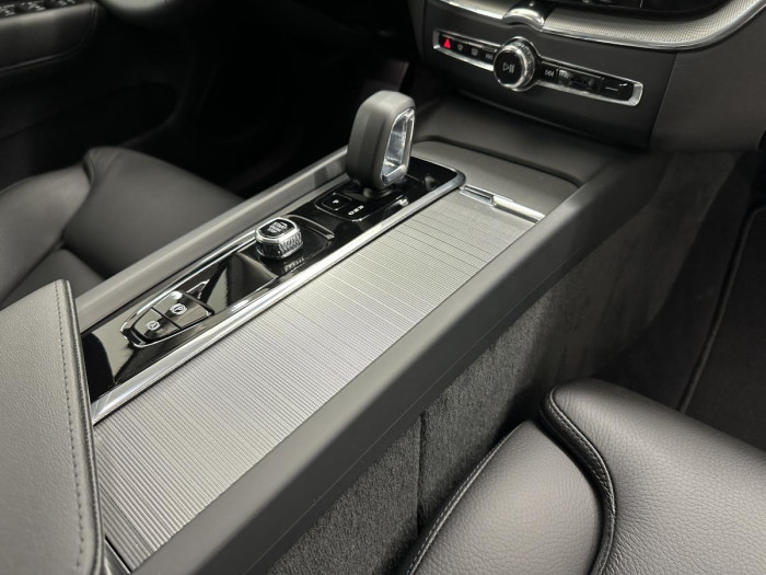 Volvo XC60 B4 AWD PLUS DARK REZERVACE 2.0 Plus