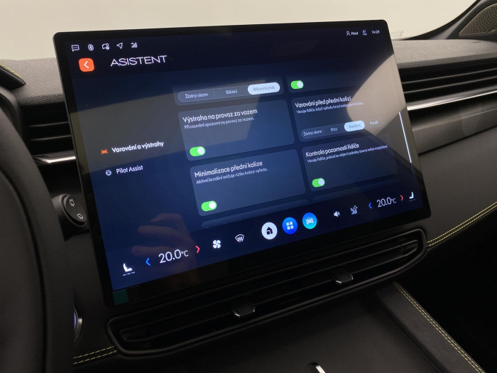 Lynk & Co 01 01 MORE PHEV DEMO