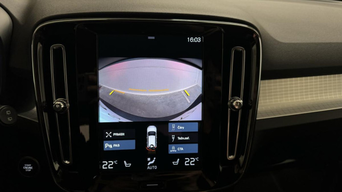 Volvo XC40 B4 AWD MOMENTUM REZERVACE 2.0 Momentum