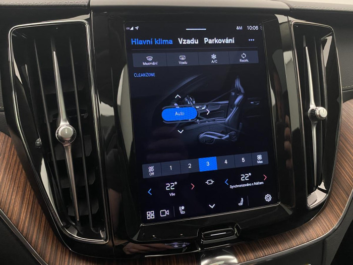 Volvo XC60 B5 AWD ULTIMATE AUT REZERVACE
