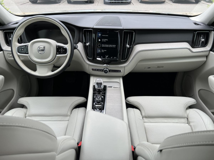 Volvo XC60 B5 AWD INSCRIPTION Aut CZ