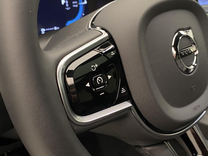 Volvo XC60 T8 AWD PLUG-IN PLUS REZERVACE