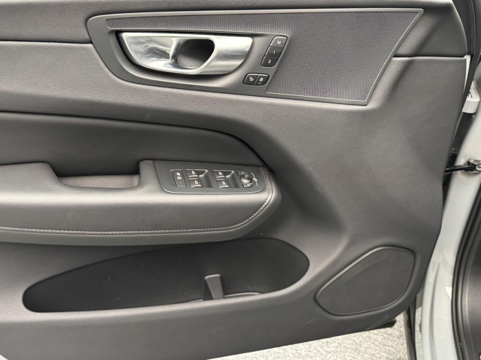 Volvo XC60 B5 AWD PLUS DARK CZ 1.maj