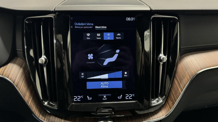 Volvo XC60 B6 AWD INSCRIPTION REZERVACE