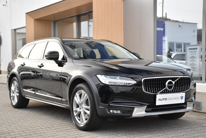 Volvo V90 D4 AWD MOMENTUM REZERVACE 2.0 d Momentum