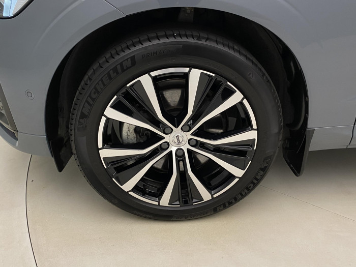 Volvo XC60 B4 AWD PLUS DARK AUT 1.maj