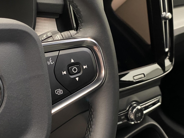 Volvo XC40 B4 DARK PLUS AUT CZ