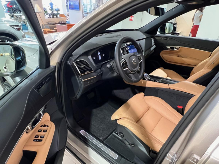 Volvo XC90 T8 AWD AUT  PLUS 7-míst 2.0 Plus