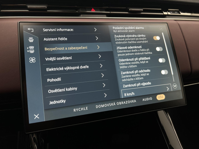 Land Rover Range Rover Sport D300 DYNAMIC SE AWD AUT CZ 3.0 d Dynamic SE