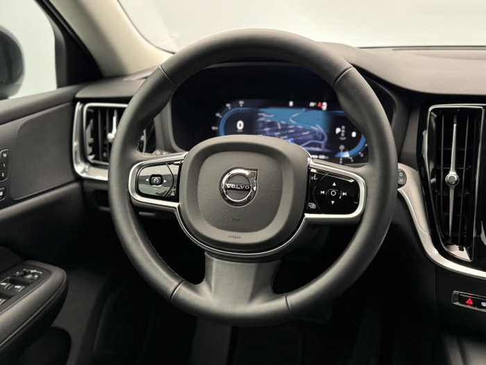Volvo V60 B4 PLUS DARK CZ 1.maj