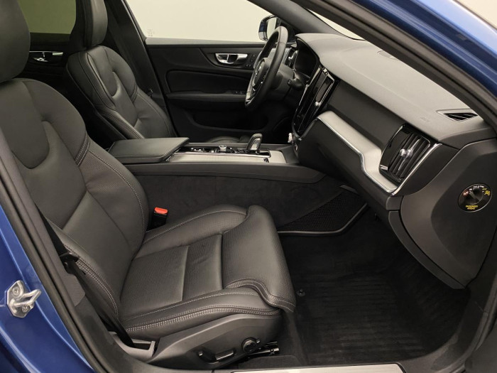 Volvo V60 B6 AWD R-DESIGN AUT REZERVACE