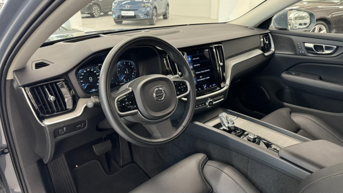 Volvo V60 B4 INSCRIPTION AUT REZERVACE