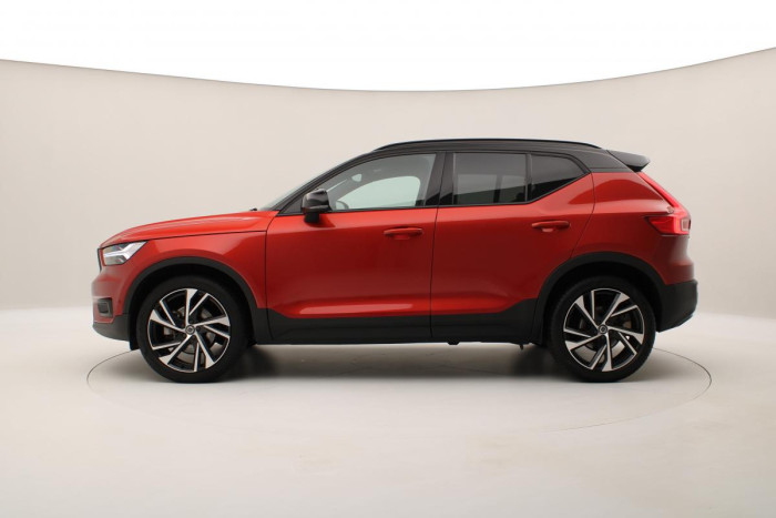 Volvo XC40 B5 AWD R-DESIGN REZERVACE