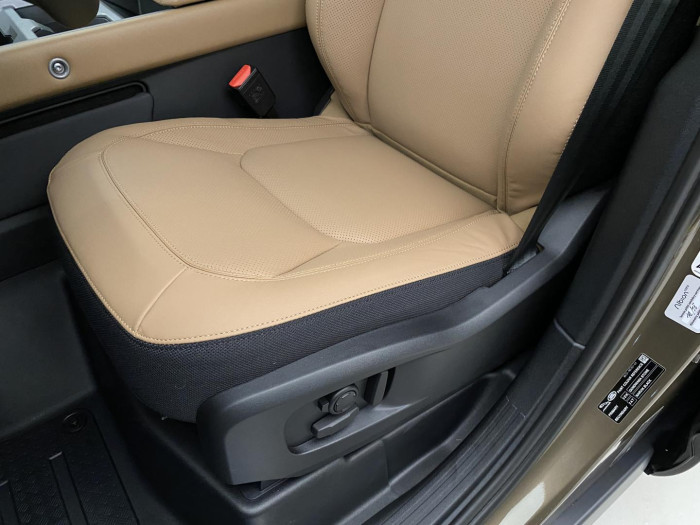 Land Rover Defender 110 D300 X AWD REZERVACE 3.0 d