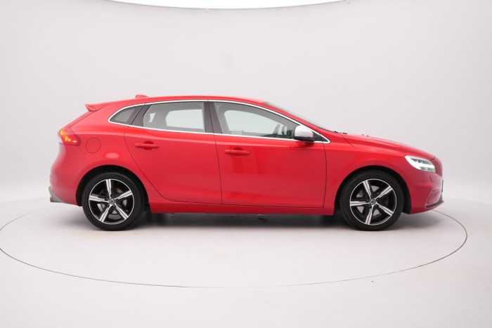 Volvo V40 D4 R-DESIGN REZERVACE 2.0 d