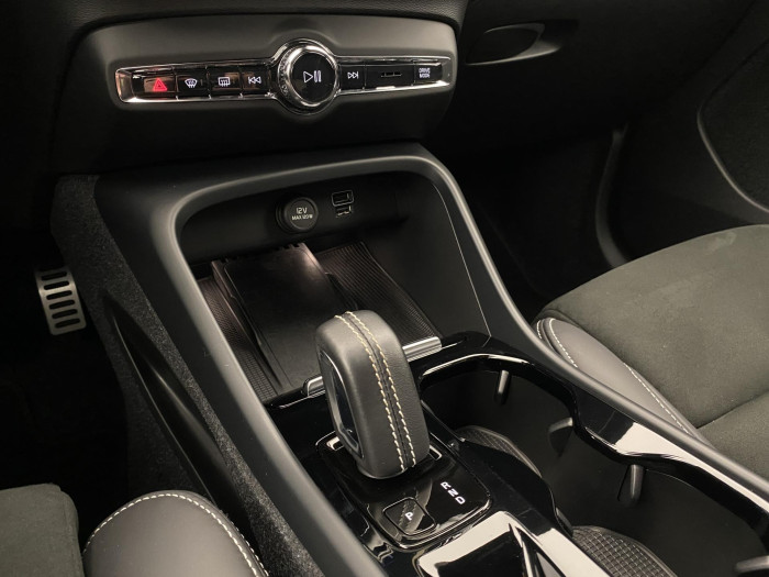 Volvo XC40 B4 AWD R-DESIGN AUT CZ