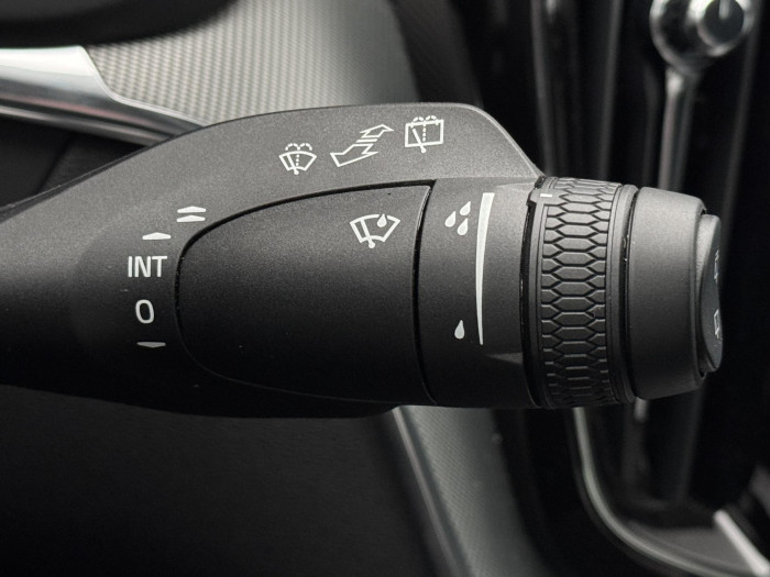 Volvo XC60 B5 AWD BLACK EDITION AUT 2.0 Edition